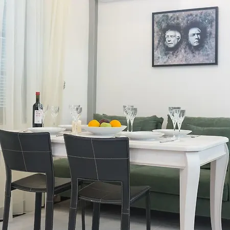 Faces Art Aparthotel 4*